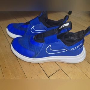 Boys Nike Shoes size 5.5 Blue